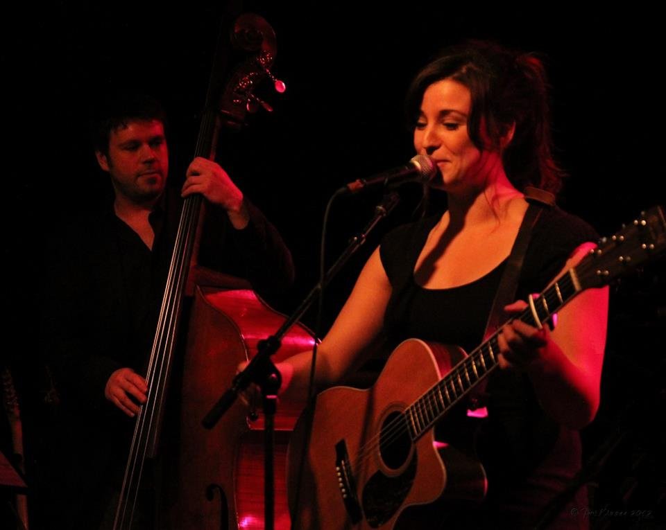 Dave Mansell and Robyn Dellunto Dave Mansell of Dave Audio on bass