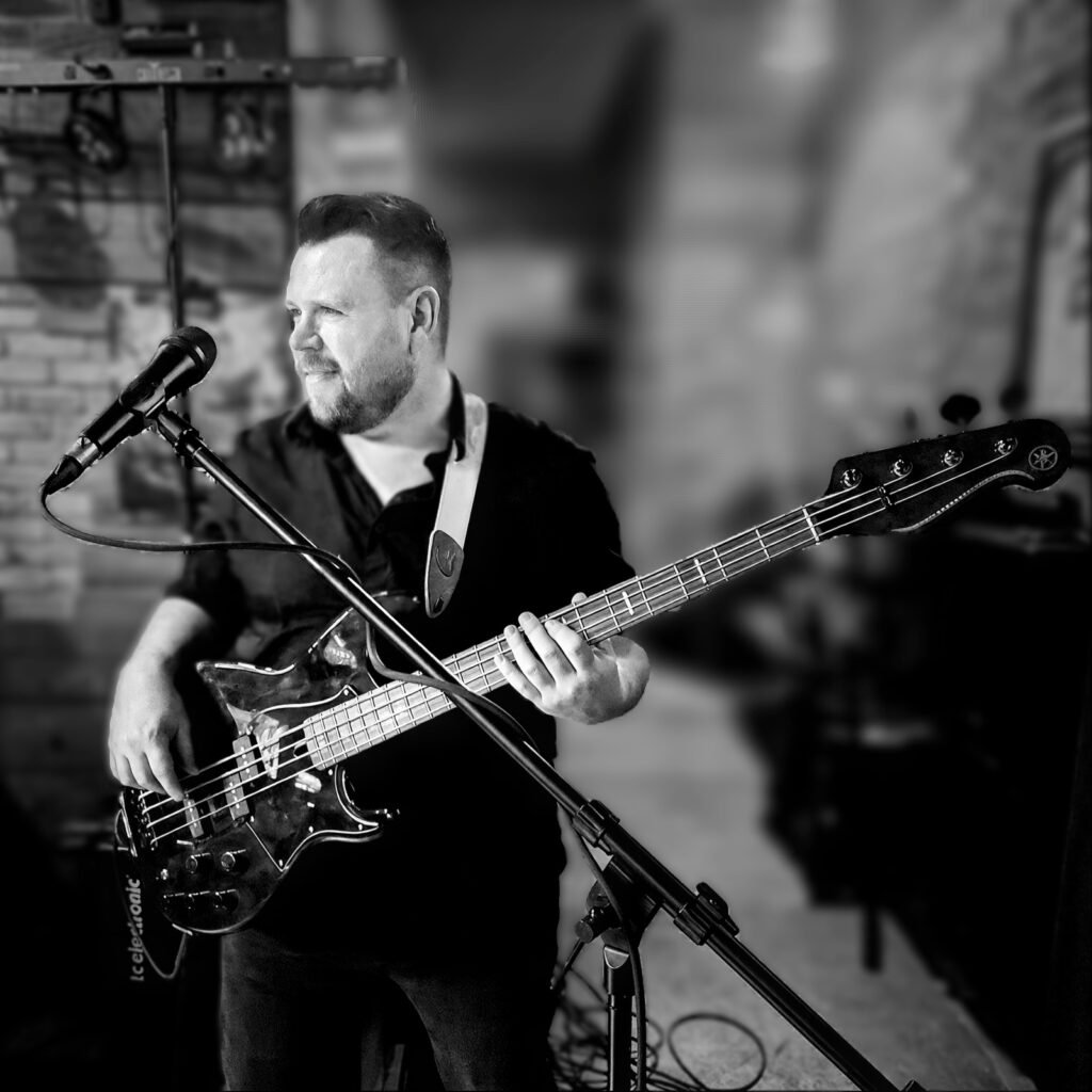 Dave Mansell on bass Dave Mansell of Dave Audio on bass